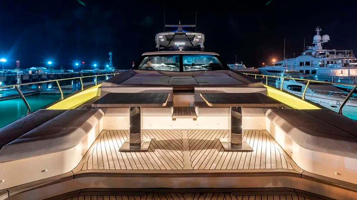 Аренда мегаяхты FERRETTI 920 Lady F в Сочи